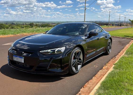 AUDI RS E-TRON GT ELÉTRICO QUATTRO AUDI RS E-TRON GT ELÉTRICO QUATTRO